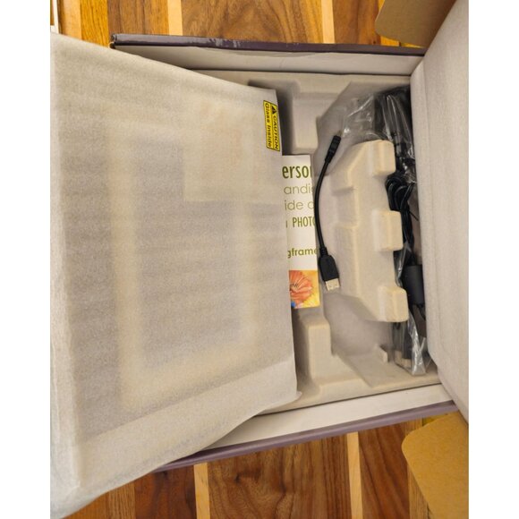 Pandigital 7" Digital Photo Frame With Touch Sensor Technology 1GB Internal Memo - Picture 3 of 7